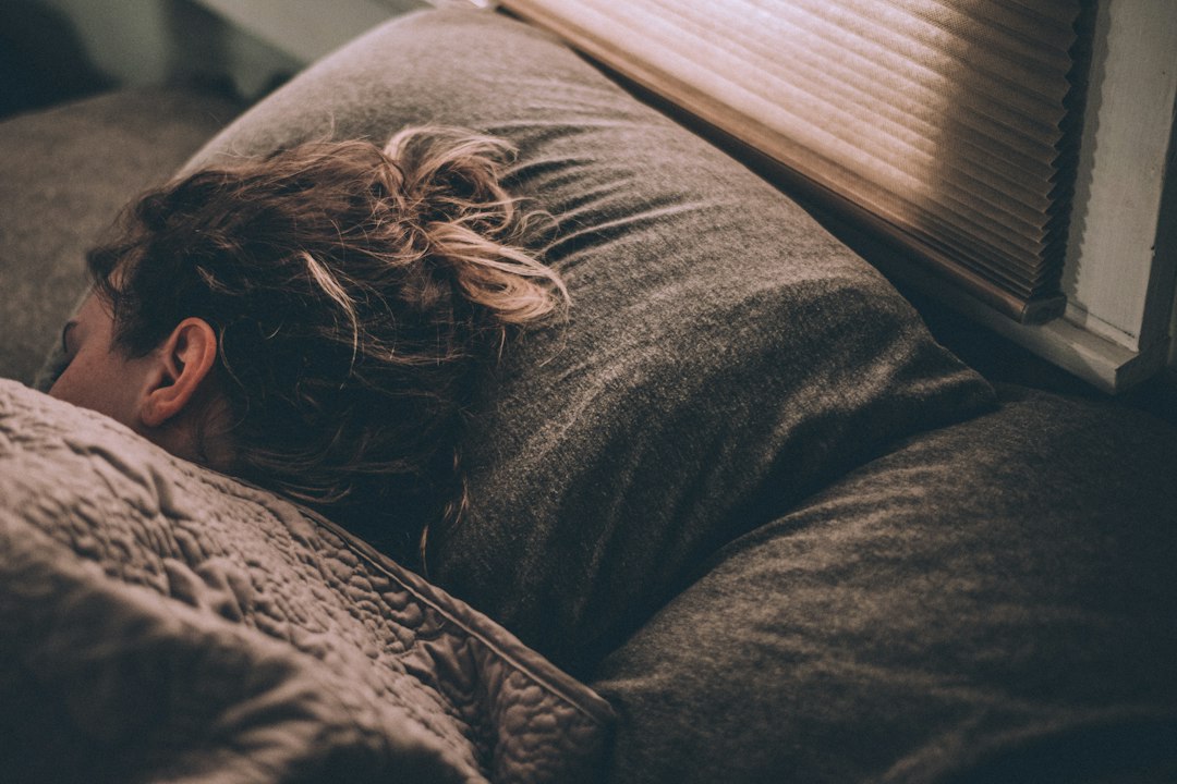 Sleep Fragmentation in Adults: Why You Wake Up Multiple Times (Science Explained)